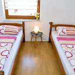 Apartman Lana *